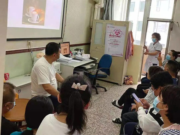 中心醫(yī)院有愛(ài)的畫面