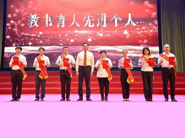 錦州市中心醫(yī)院多名優(yōu)秀臨床教學(xué)帶教教師獲得高校教學(xué)榮譽(yù)