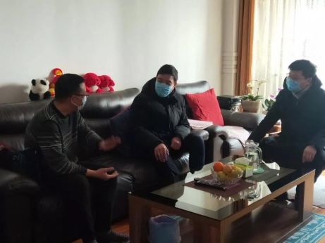 【馳援故事】我們是你們的堅強后盾！錦州市中心醫(yī)院領導慰問一線醫(yī)務人員家屬（內(nèi)附 致奔赴湖北醫(yī)療隊醫(yī)務工作者家屬的慰問信）