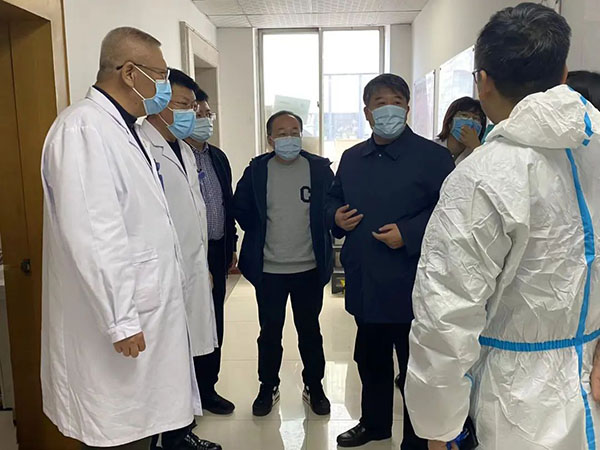 市委常委、副市長姚國民前來看望慰問我院核酸檢測醫(yī)務(wù)人員 遼寧省臨床檢驗中心主任秦忠琦進行現(xiàn)場指導工作