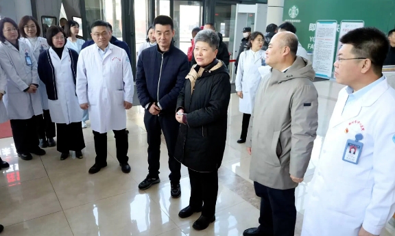 市政協(xié)主席于鵬走訪慰問我院醫(yī)護(hù)人員